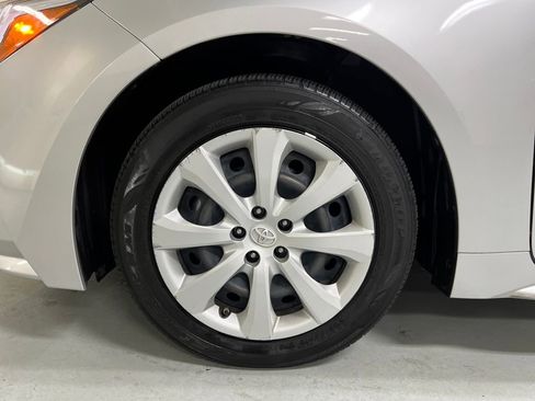 Certified 2023 Toyota Corolla LE image 9