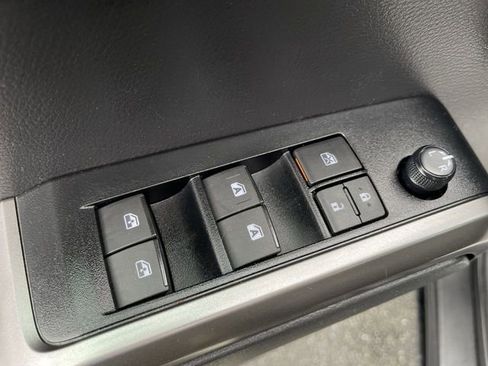 Certified 2023 Toyota Tacoma SR5 AWD/4WD image 12