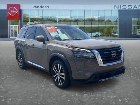 Certified 2024 Nissan Pathfinder Platinum AWD/4WD image 3