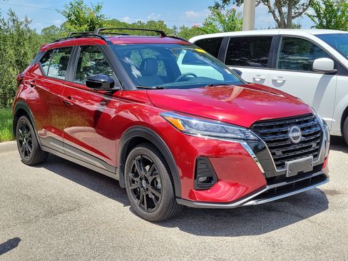 Certified 2024 Nissan Kicks SR w/ SR Premium Package FWD image 2
