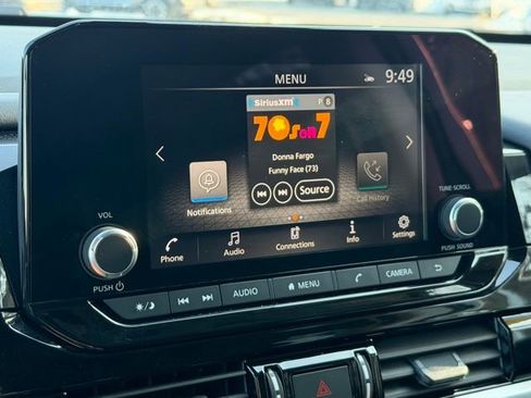 Used 2025 Nissan Pathfinder SV image 39