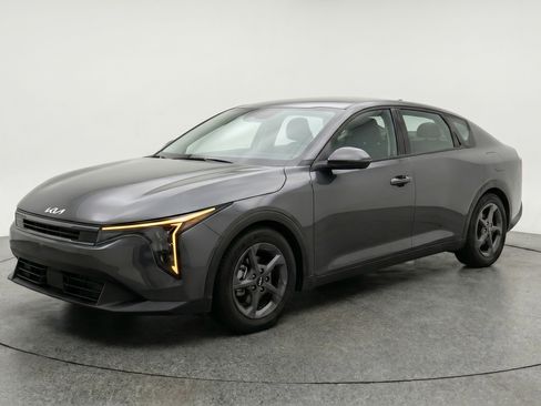 Used 2025 Kia K4 LXS FWD image 3
