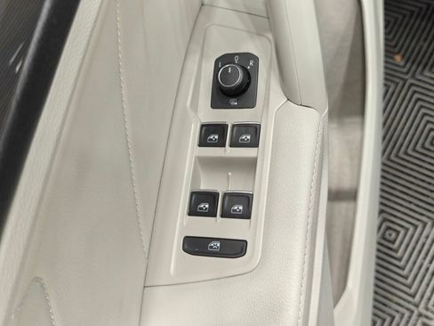 Used 2024 Volkswagen Tiguan SE AWD/4WD image 43