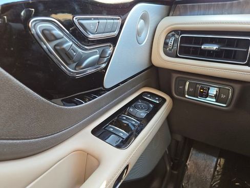Used 2023 Lincoln Aviator Reserve w/ Equipment Group 201A AWD/4WD image 21