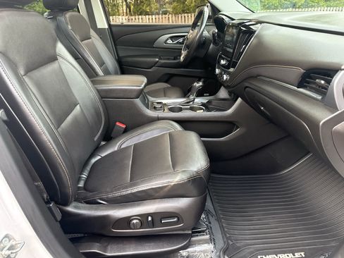 Used 2018 Chevrolet Traverse Premier w/ Driver Confidence II Package FWD image 12