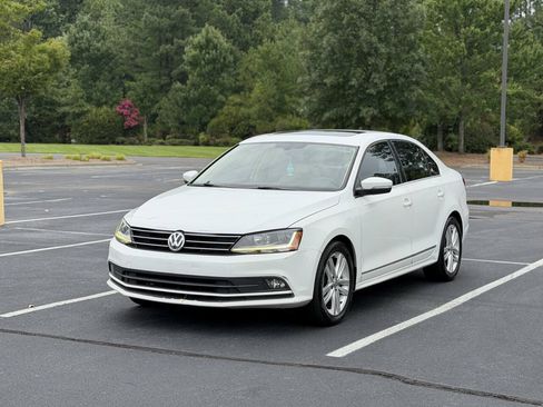 Used 2017 Volkswagen Jetta SEL FWD image 3