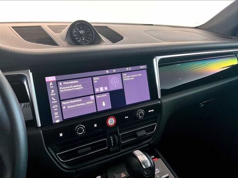 Used 2024 Porsche Macan Turbo image 19