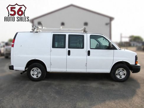 Used 2015 Chevrolet Express 2500 RWD image 1