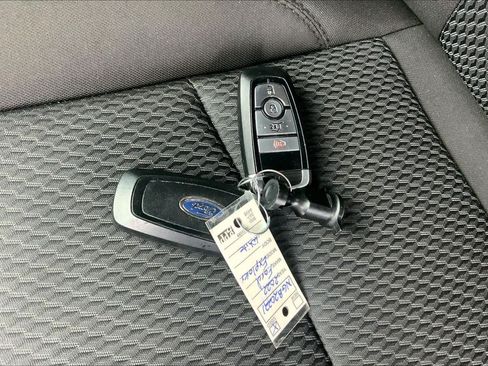 Used 2022 Ford Explorer XLT RWD image 15