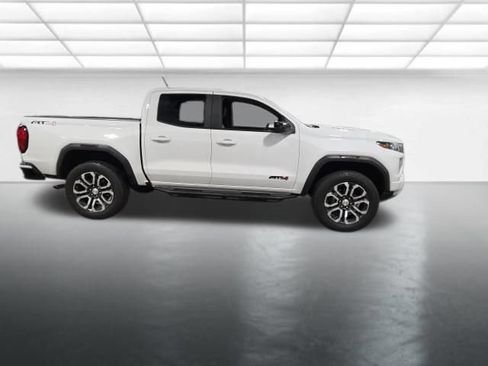 Used 2024 GMC Canyon AT4 w/ AT4 Premium Package AWD/4WD image 3