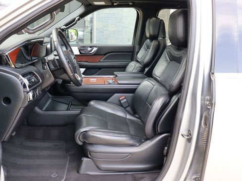 Used 2020 Lincoln Navigator Reserve w/ Luxury Package image 40
