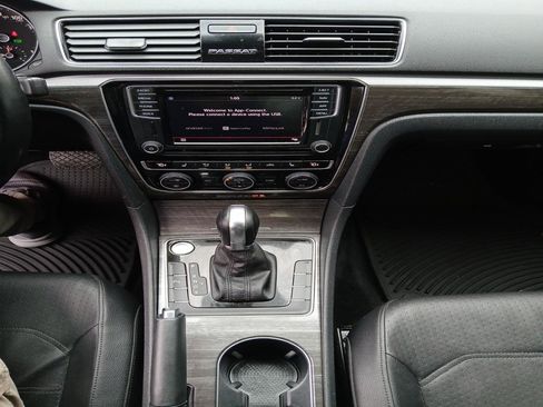 Used 2018 Volkswagen Passat 2.0T SE image 20