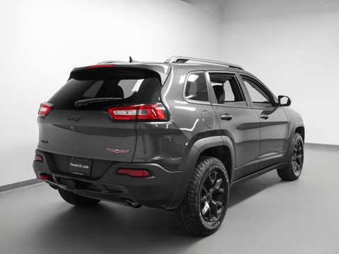 Used 2015 Jeep Cherokee Trailhawk w/ Comfort/Convenience Group AWD/4WD image 12