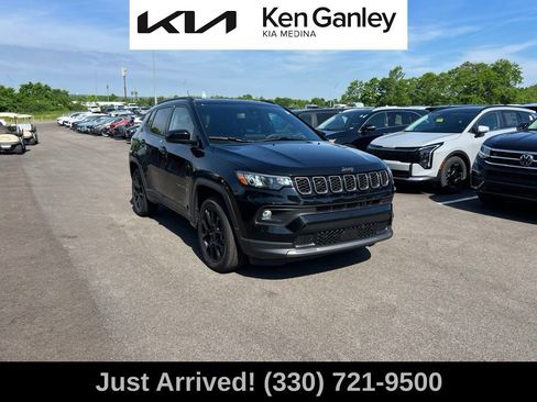 Used 2026 Jeep Compass Latitude AWD/4WD image 3