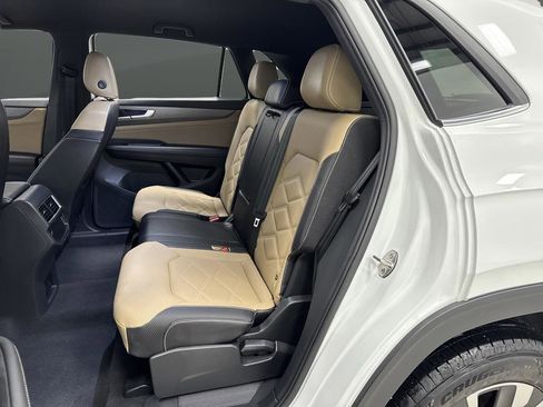 Used 2025 Volkswagen Atlas Cross Sport SE image 26