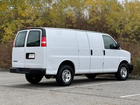 Used 2018 Chevrolet Express 2500 image 8