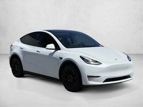 Used 2022 Tesla Model Y Long Range AWD/4WD image 3