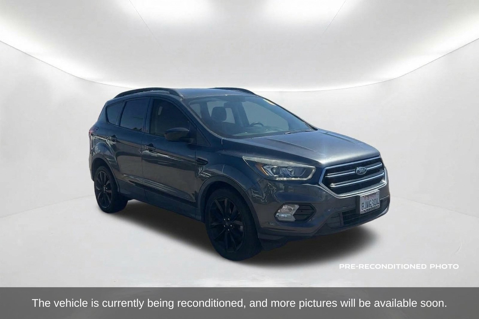 Used 2019 Ford Escape SE FWD image 3