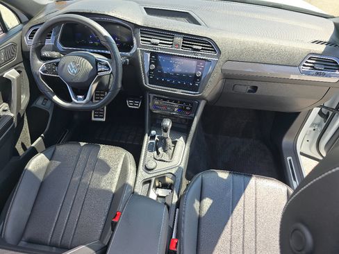Used 2024 Volkswagen Tiguan SE R-Line AWD/4WD image 18