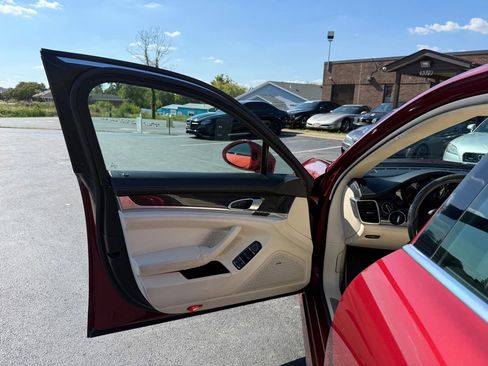 Used 2016 Porsche Panamera Turbo image 51