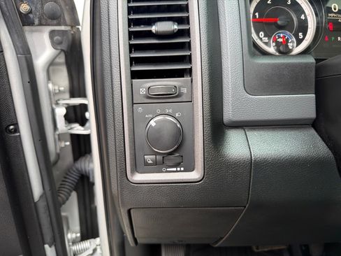 Used 2016 RAM 2500 Tradesman w/ Chrome Appearance Group AWD/4WD image 8