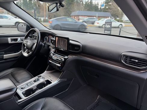Used 2021 Ford Explorer Limited w/ Equipment Group 301A image 19