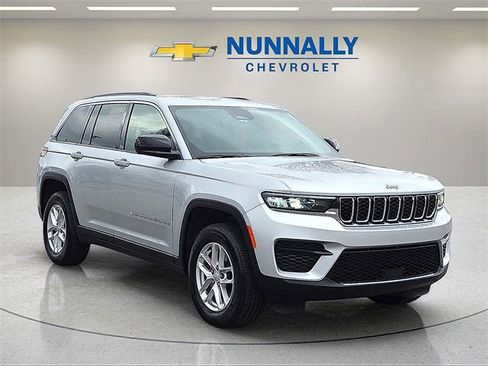 Used 2024 Jeep Grand Cherokee Laredo X image 7