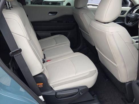 New 2026 Nissan Pathfinder SL AWD/4WD image 7