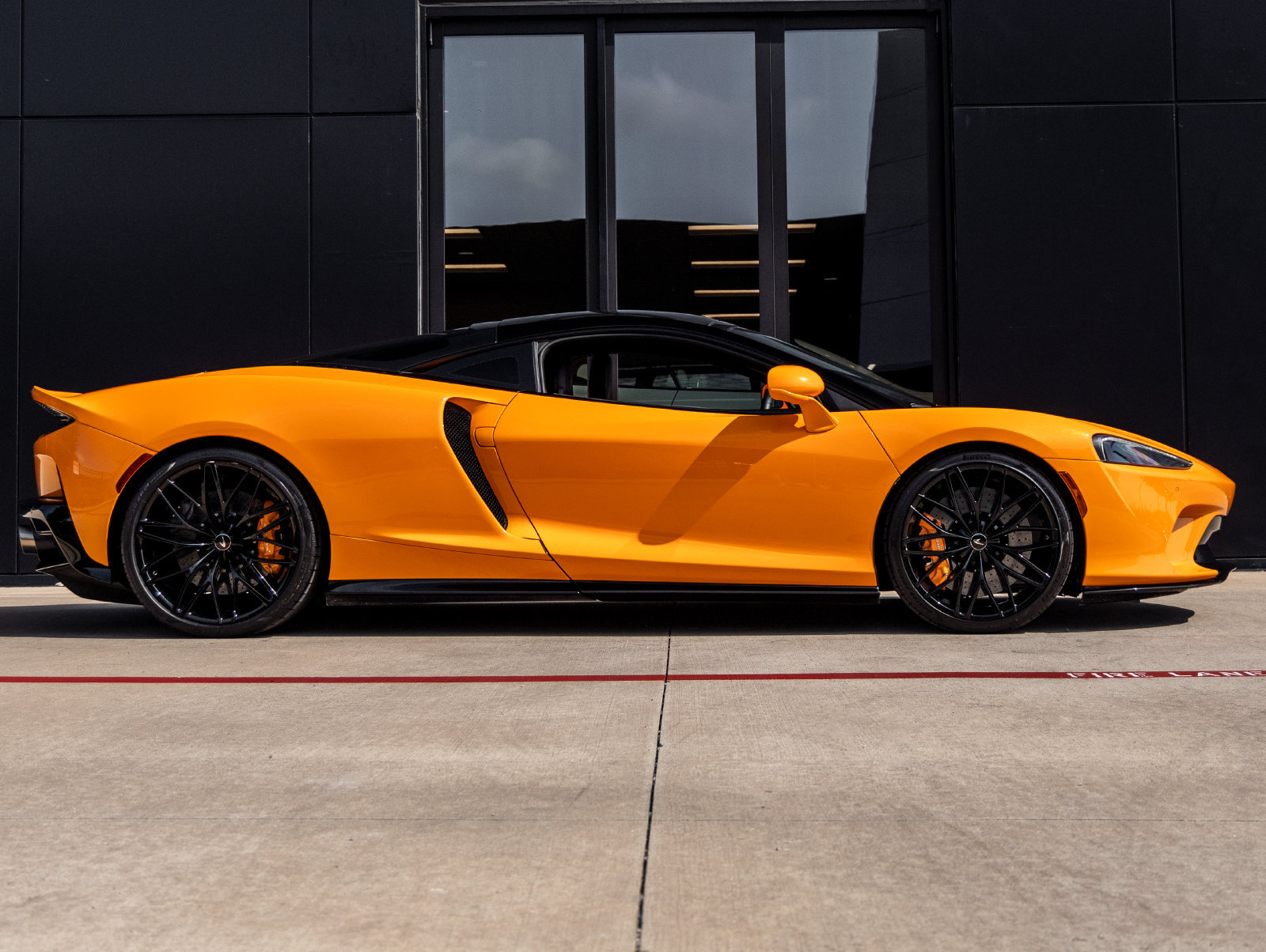 Used 2022 McLaren GT RWD image 11