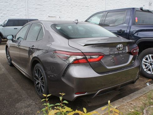 Used 2023 Toyota Camry SE FWD image 3