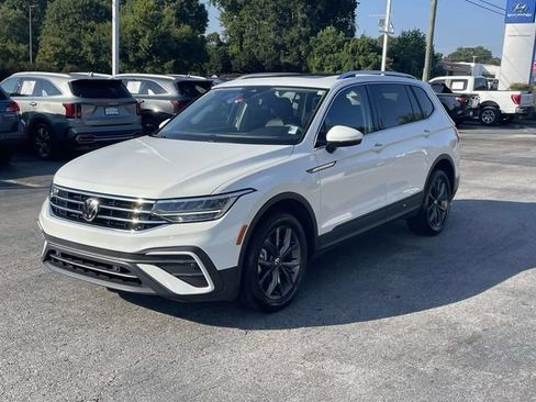 Used 2022 Volkswagen Tiguan SE FWD image 3
