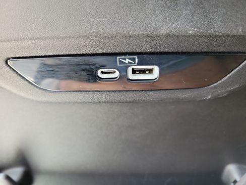 Used 2023 Chrysler Pacifica Touring-L FWD image 17