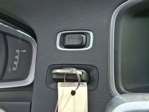 Used 2018 Volvo S60 T5 Inscription image 25