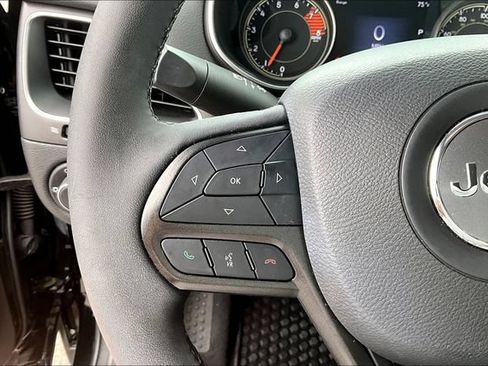 Used 2022 Jeep Cherokee Trailhawk AWD/4WD image 20