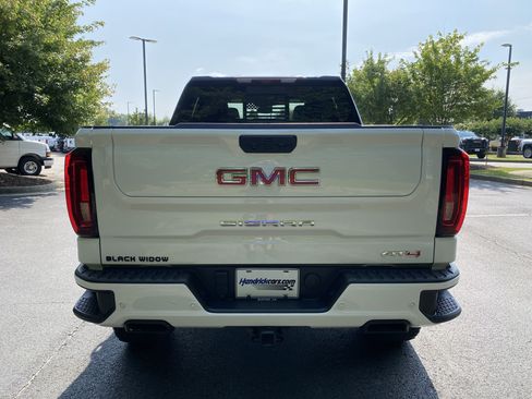 Used 2022 GMC Sierra 1500 AT4 w/ AT4 Premium Package AWD/4WD image 8
