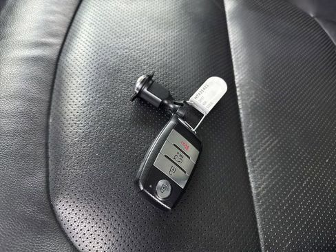Used 2017 Kia Soul + w/ Primo Package FWD image 27
