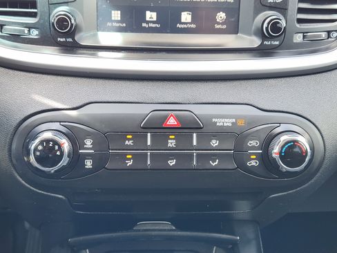 Used 2020 Kia Sorento L FWD image 19