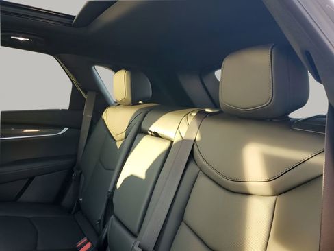 Certified 2025 Cadillac XT5 Sportv w/ Technology Package image 19