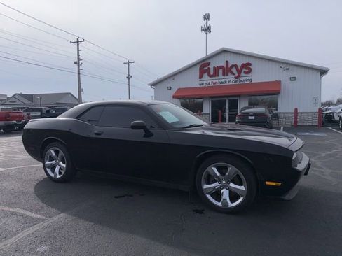 Used 2014 Dodge Challenger SXT w/ Super Sport Group (SS/T) image 1