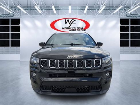 Used 2025 Jeep Compass Latitude w/ Convenience Group AWD/4WD image 8