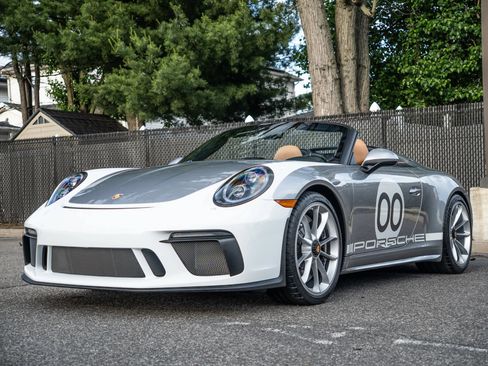 Used 2019 Porsche 911 Speedster RWD image 11