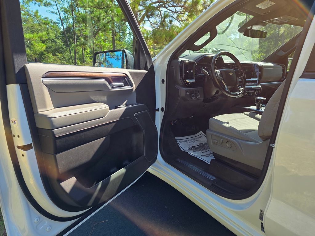 Used 2023 Chevrolet Silverado 1500 LT w/ Protection Package RWD image 10