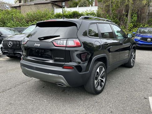 Used 2022 Jeep Cherokee Limited w/ Elite Package AWD/4WD image 3