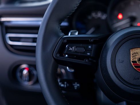Certified 2026 Porsche Macan S AWD/4WD image 41