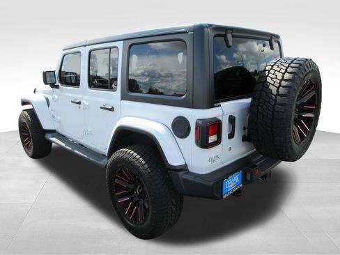 Used 2018 Jeep Wrangler Unlimited Sahara AWD/4WD image 3