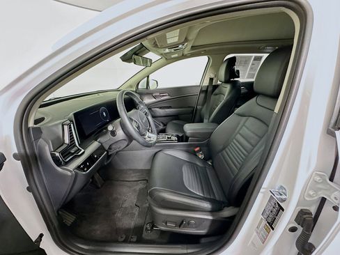 Used 2025 Kia Sportage SX image 13