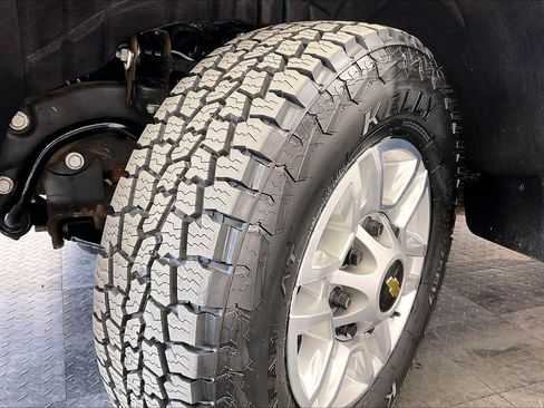 Used 2025 Chevrolet Silverado 2500 LT w/ Convenience Package image 33