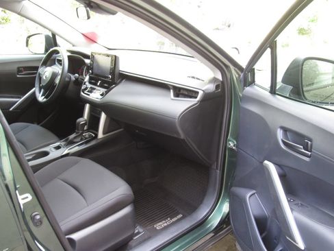 Used 2022 Toyota Corolla Cross LE w/ Moonroof Package AWD/4WD image 16