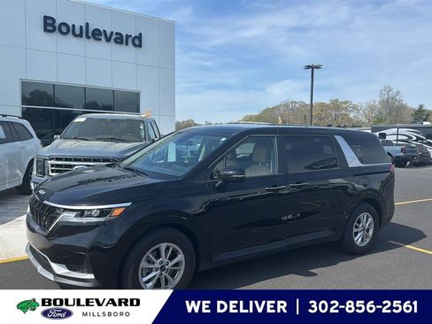 Used 2024 Kia Carnival LX image 3