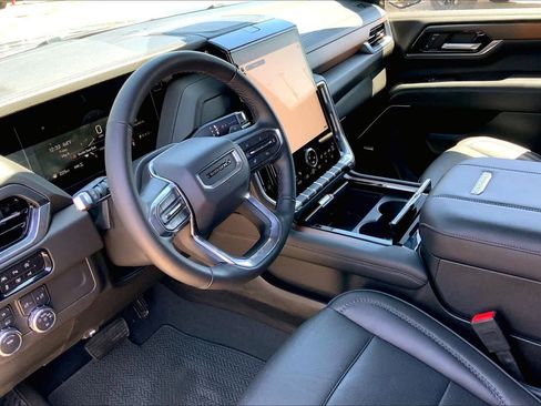 Used 2025 GMC Yukon Denali AWD/4WD image 18
